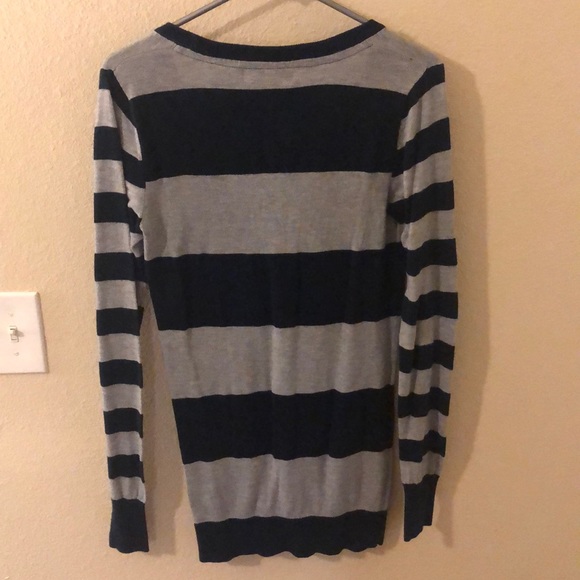 Blue and gray striped sweater with buttons - Picture 2 of 4